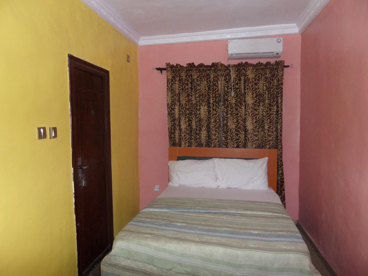 De-Zone Hotel Ikotun Exterior photo